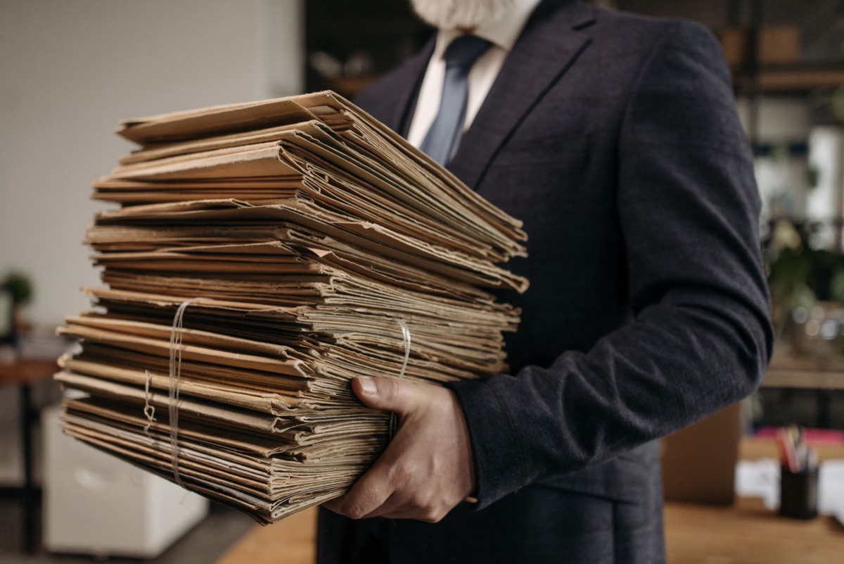 escritório governamental com documentos
