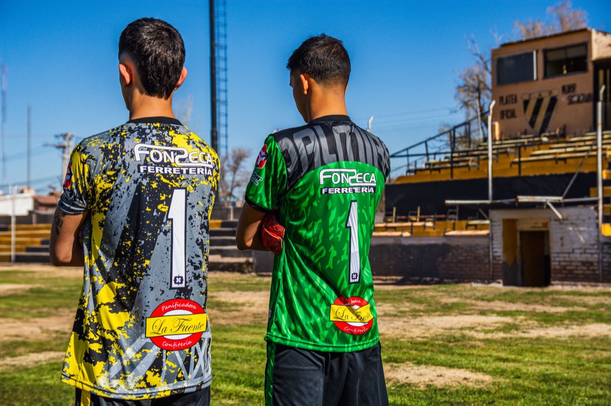logotipo e camisa de time local de esportes