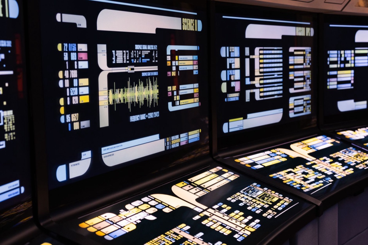 Digital dashboard with data streams in a industrial control room