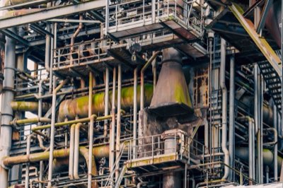 Rischio e resilienza: la dipendenza tecnica nell'economia moderna