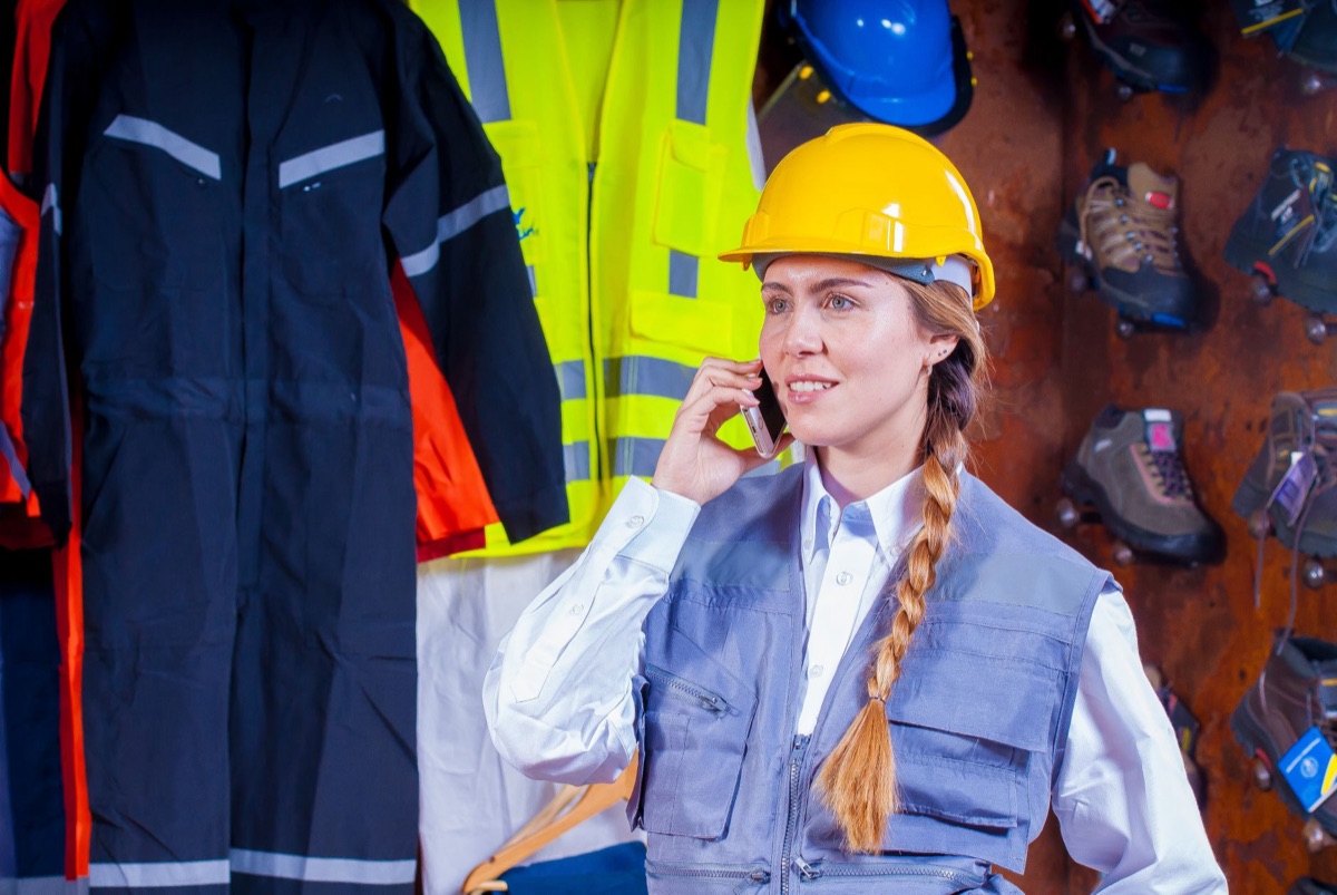 werker in industriële kleding