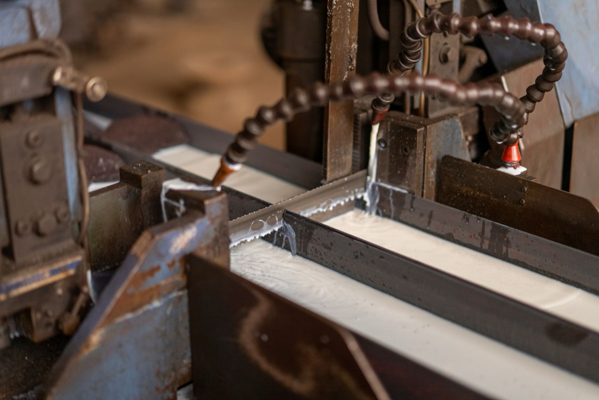 machinerie industrielle dans une usine