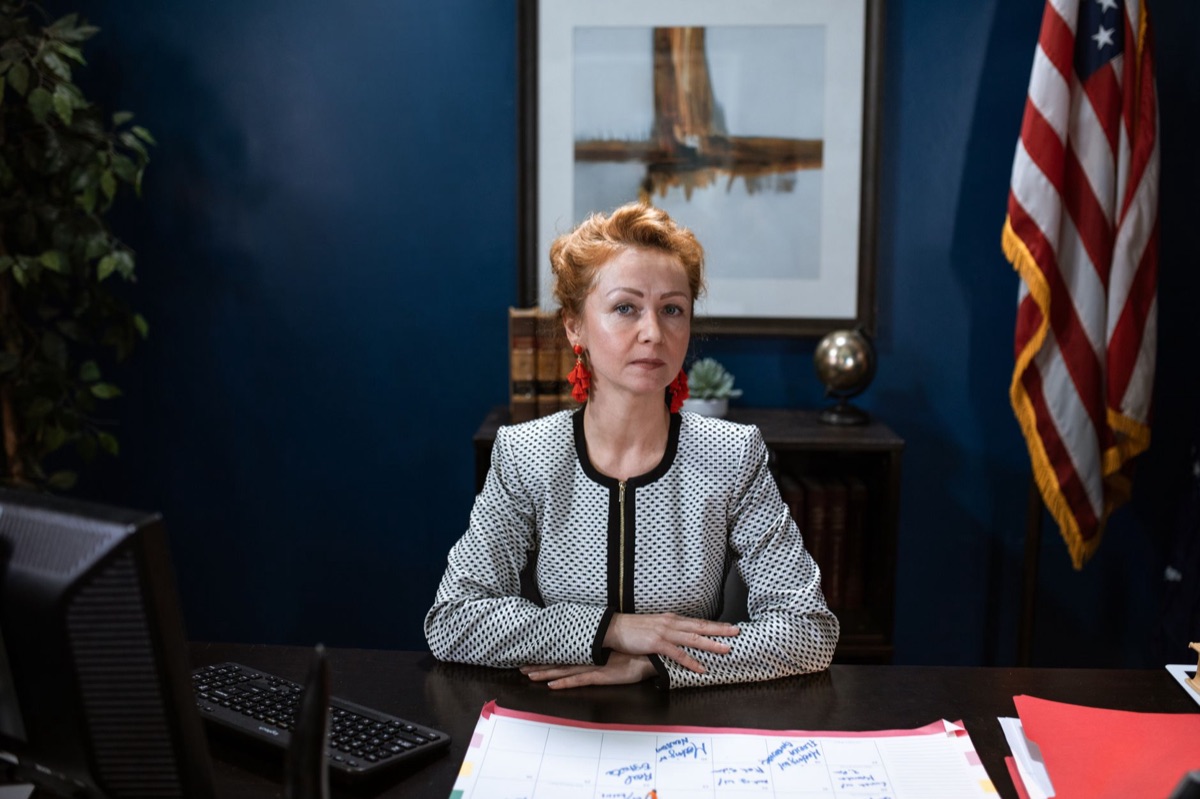 un ufficio con bandiere americane e coreane
